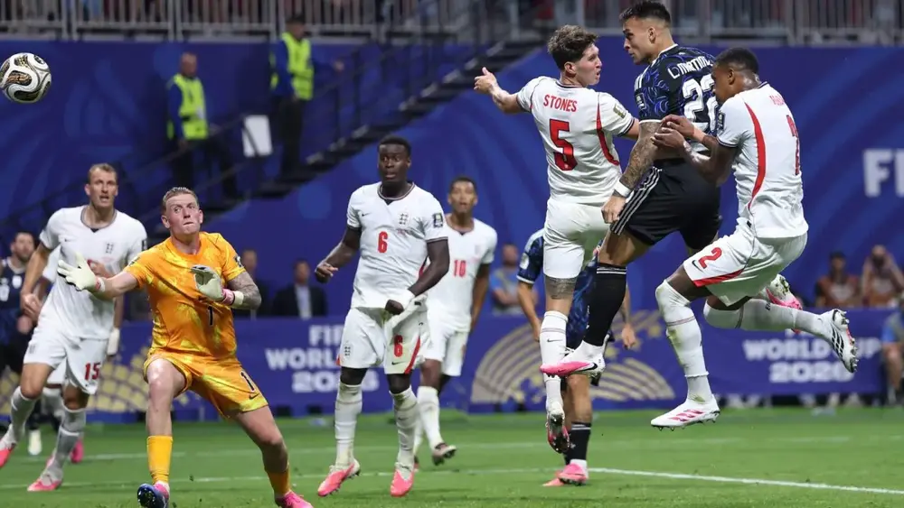 Argentina vira sobre Inglaterra no fim e vai à final da Copa