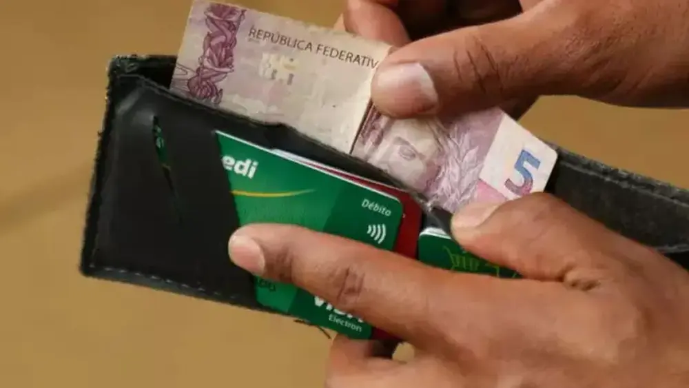 Brasileiros têm R$ 5,1 bi esquecidos em bancos; veja como sacar