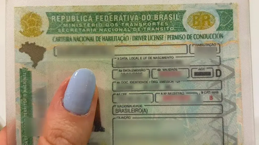 CNH aos 16: Flávio Bolsonaro defende liberação para jovens
