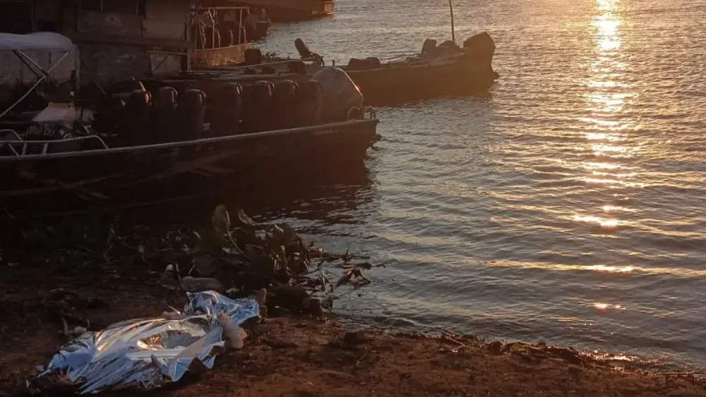 Colombiano morre afogado ao tentar pular entre barcos no Rio Paraguai