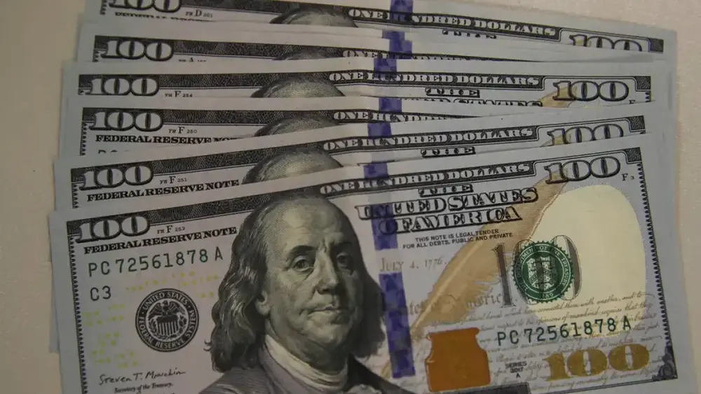 Dólar sobe a R$ 5,19 com saída de estrangeiros e atinge R$ 11,93 bi em agosto