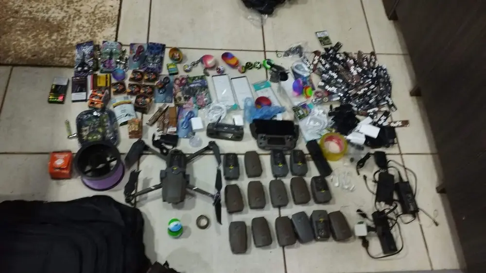Drone com celulares é interceptado antes de abastecer presídio em Dourados