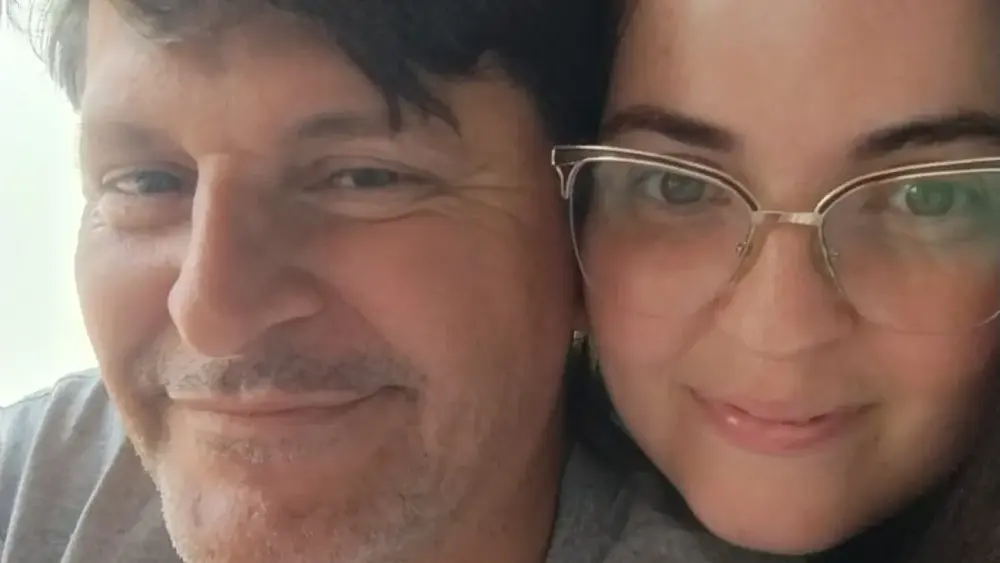 Filha de caminhoneiro morto em ponte cobra justiça e explicação do Estado