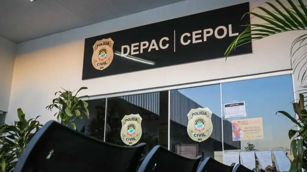 Menino de 6 anos é achado sozinho em casa; pais alegam ida para comprar pizza