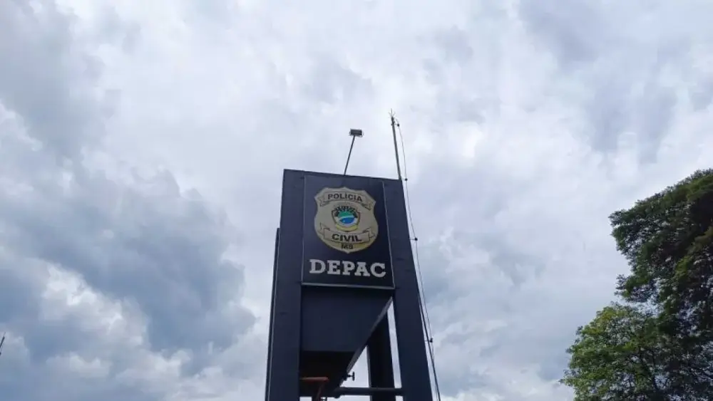 Mulher escapa de cárcere e prende companheiro em Dourados