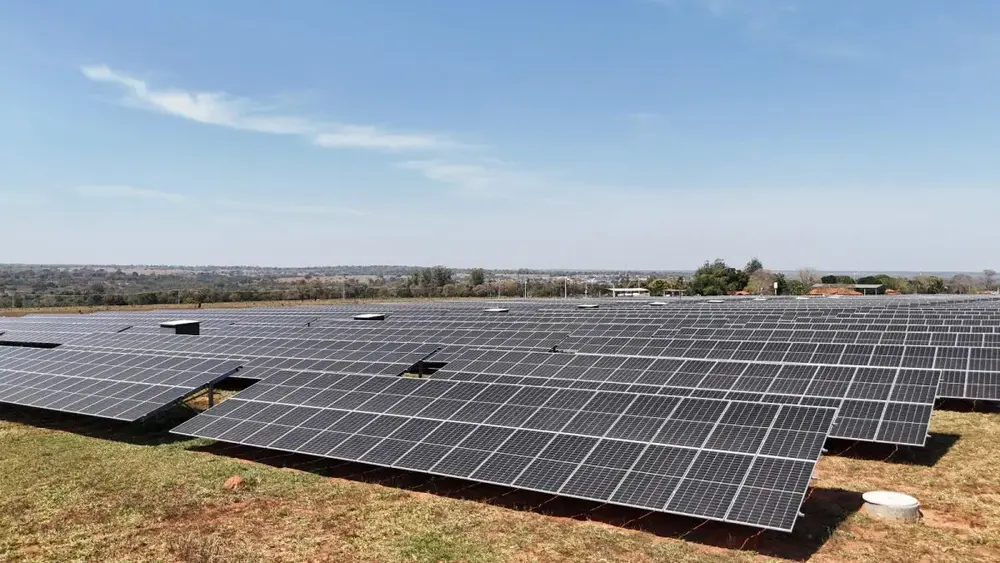 Sem instalar painel, consumidores de MS reduzem até 30% da conta de luz