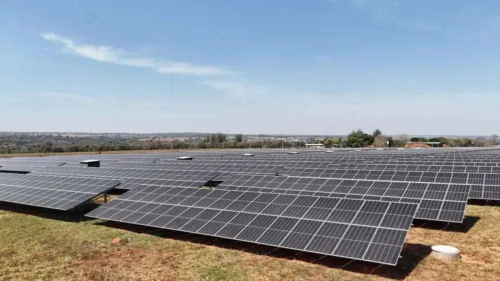 Sem instalar painel, consumidores de MS reduzem até 30% da conta de luz