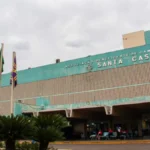 Bebê com fratura antiga no fêmur é internada e polícia investiga pais